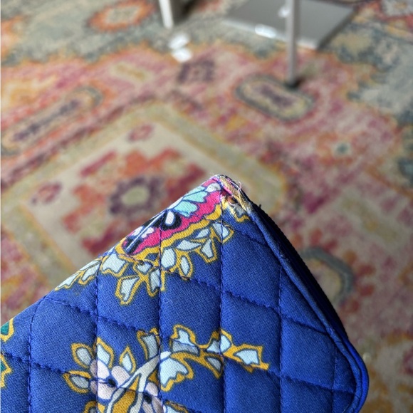 Floral Vera Bradley colorful Quilted Wallet - Picture 3 of 8